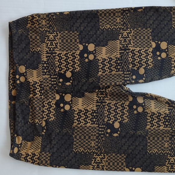 LuLaRoe Tall & Curvy Chevron Zig Zag Leggings - Picture 5 of 10